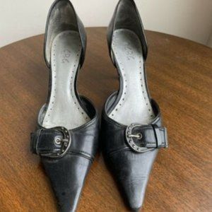 BCBG BCBGirls Black Leather Buckle Heels Shoes Sandals Sz 8.5 - Super Cute